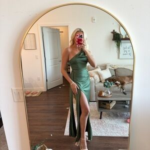 Elegant Green One-Shoulder Dress